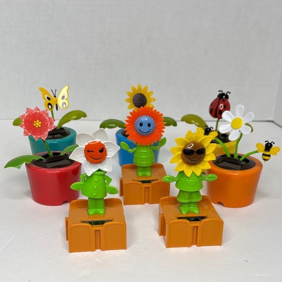 FLOWER AND INSECT SOLAR POWERED - Picture 1 of 1